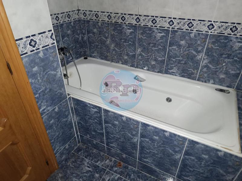 Foto 2a44d085-8adb-455e-a30a-dc764377d75e. Pis amb calefacció aparcament a Bembibre