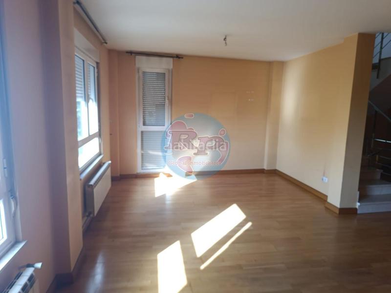 Foto 1bb598fb-c000-46c4-986e-f42198426f70. Xalet amb calefacció aparcament a Sariegos