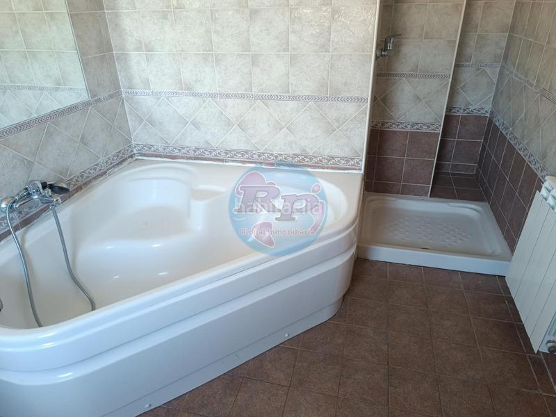 Foto e4b2bdb5-90e0-402a-be25-8aa19400a242. Xalet amb calefacció aparcament a Sariegos