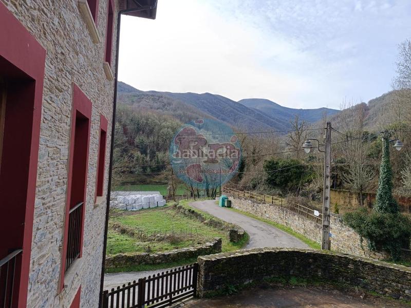 Foto 0aebd667-827c-4bdb-a530-4bb61c04c56b. Casale con riscaldamento in Vega de Valcarce