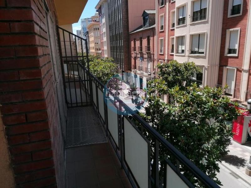 Foto 1b076353-bb73-466c-9f73-72b521d4dde9. Etagenwohnung mit heizung in Centro Ponferrada