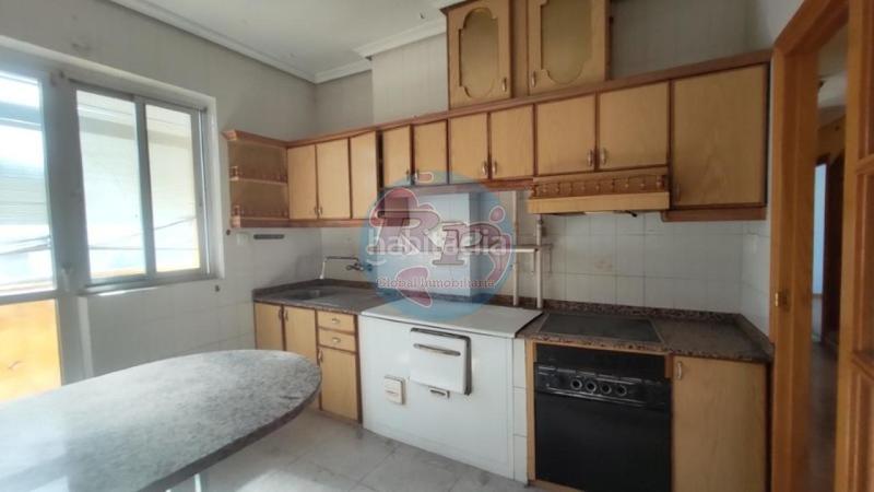 Foto a2e4ffd2-f91c-452b-b90b-0bab45669bb7. Etagenwohnung mit heizung in Centro Ponferrada