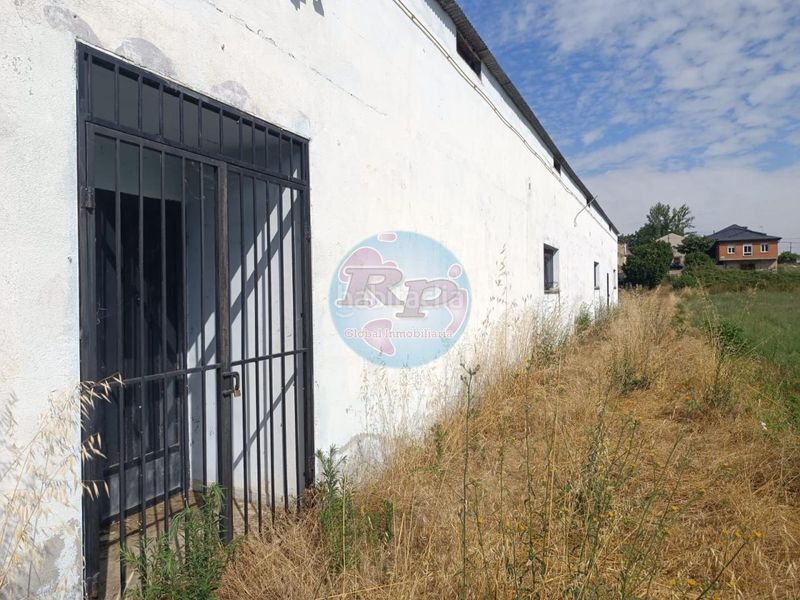 Foto bf0b14d1-b2b5-4ee2-986b-2f330c46248e. Nave industrial en Flores de Sil - La Placa Ponferrada