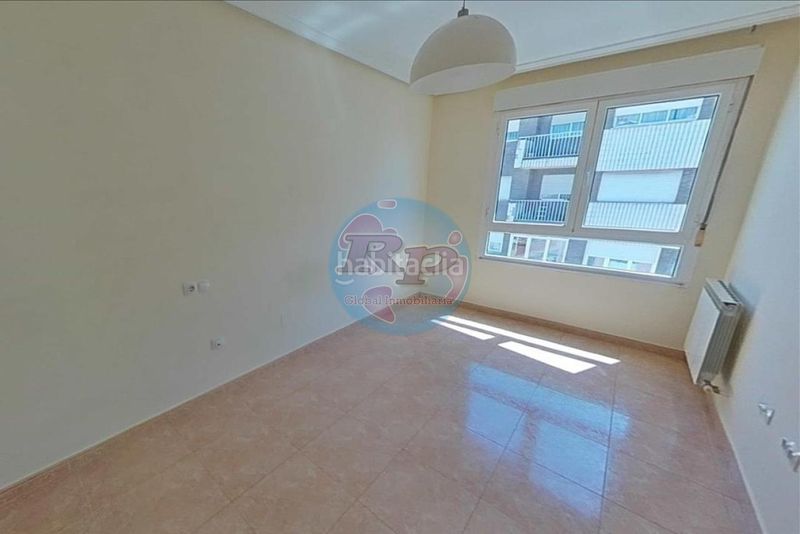 Foto 83e2e937-651d-4262-b05a-d3f40bb9f00c. Apartament amb calefacció aparcament a Bembibre