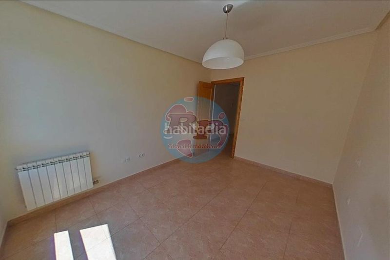 Foto c26e31f9-1077-4996-8692-99b2225eecff. Apartament amb calefacció aparcament a Bembibre