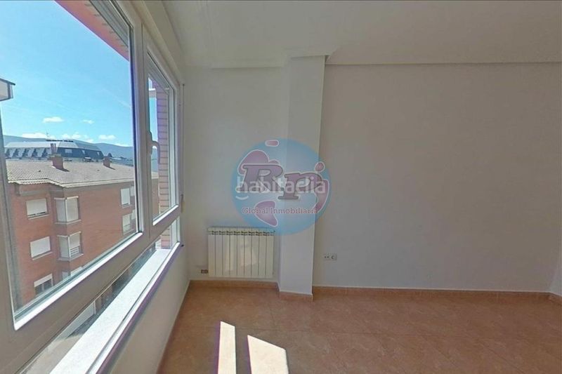 Foto 70aeade4-9f56-4083-8c5f-8a58cee9ffd9. Apartamento en Bembibre
