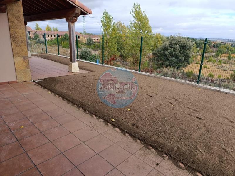 Foto f35ccd7f-3cc3-468d-8c79-6e45048ad8bd. Casa adosada en las lomas 1 en Valdefresno