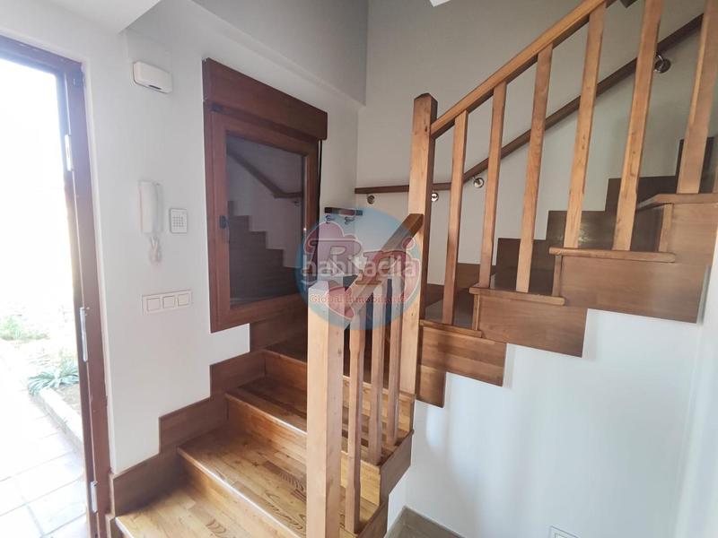 Foto f9849291-0254-4d3b-a53b-14a2679b6cbc. Casa adosada en las lomas 1 en Valdefresno