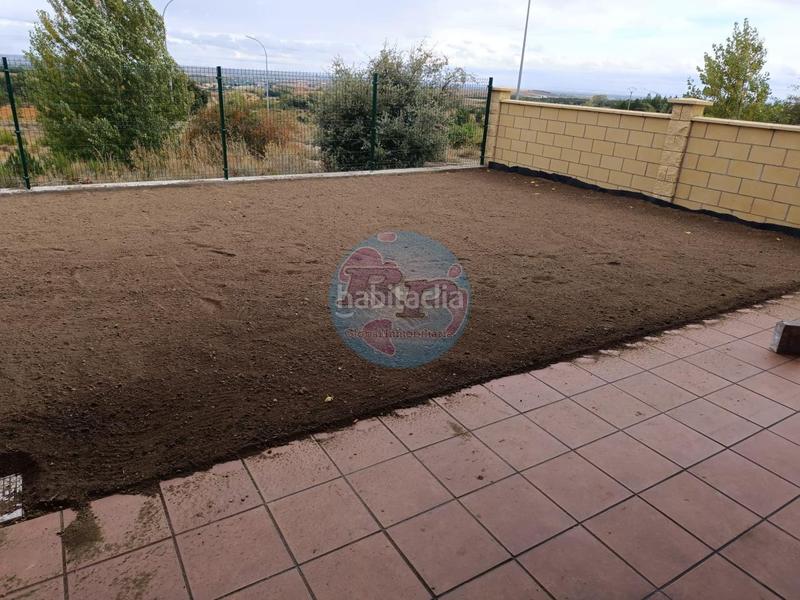 Foto fff3625b-783d-4e94-81b8-a1a161d09826. Casa adosada en las lomas 1 en Valdefresno