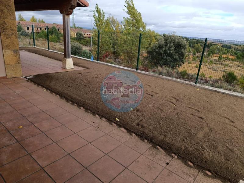Foto 0148e5dc-f0f0-45e3-8aea-10057046de87. Casa adossada a las lomas 1 a Valdefresno