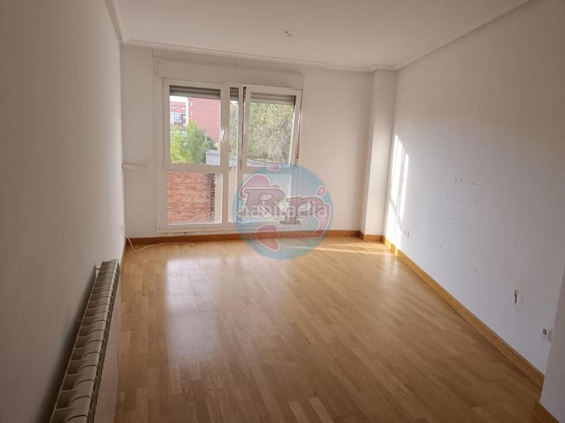 Foto 0793b3bf-5d09-4a40-8a6c-e8b79f1d4161. Etagenwohnung mit heizung parking in Armunia León