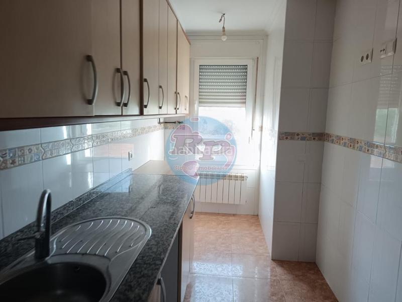 Foto 174f27bd-f7f3-47df-a4e2-eb90fdebed82. Flat with heating parking in Armunia León