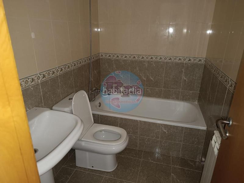 Foto 7bf76c0f-ea45-4b13-8cb3-a1011ae94145. Flat with heating parking in Armunia León