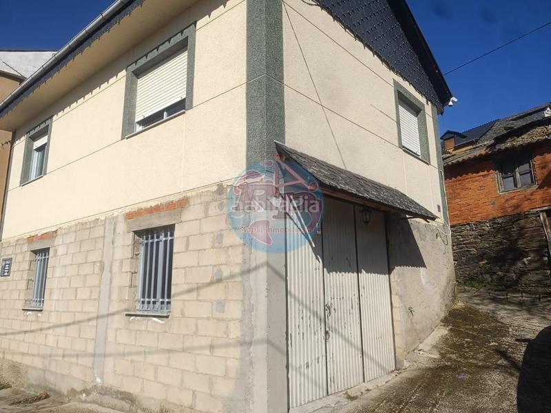 Foto 4db59ec7-8ea5-48fb-b078-5b98308dda7b. Casa amb calefacció aparcament a Castrillo de Cabrera