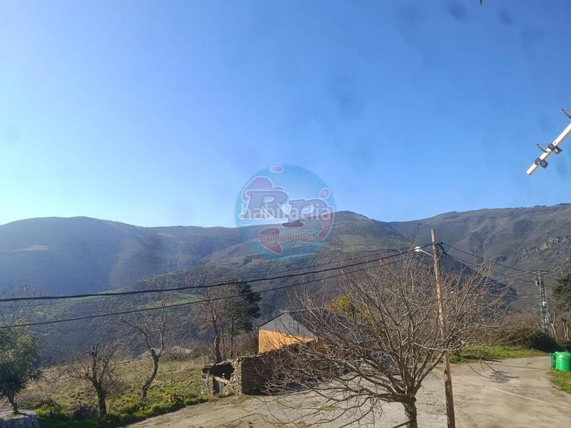 Foto f3006f3e-98cb-41df-84db-cb7e3db78bfa. Casa amb calefacció aparcament a Castrillo de Cabrera