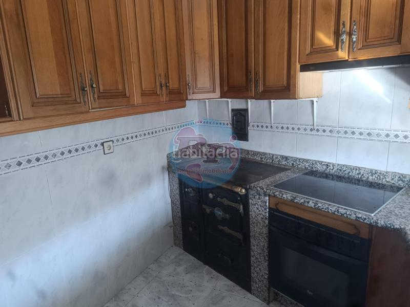 Foto e5fdd1a2-b074-4ff3-a983-89b13e309898. Haus mit heizung parking in Castrillo de Cabrera