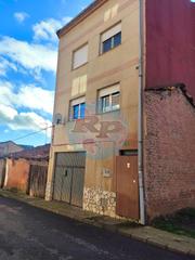 Casa a Valverde de la Virgen