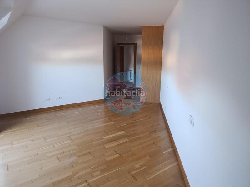 Foto 38ef2f24-aa33-43a9-9946-f966ef038861. Dúplex amb calefacció a Armunia León