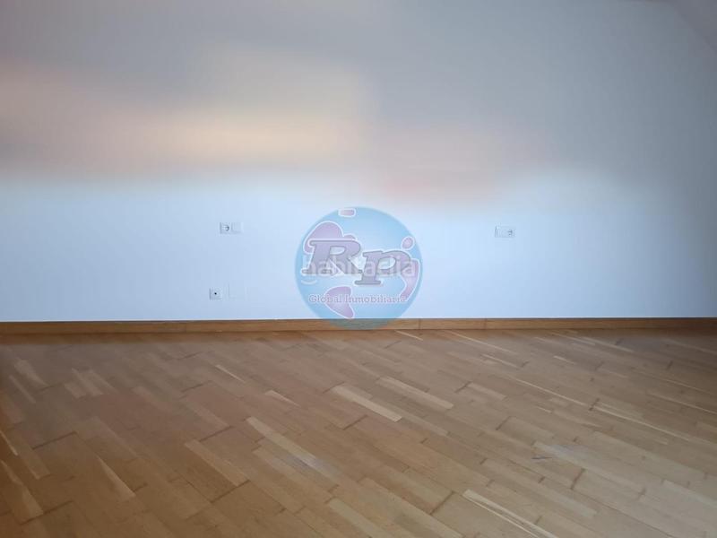 Foto efa31dfb-9886-41d4-94f4-191acd003d23. Dúplex amb calefacció a Armunia León