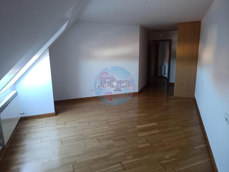 Foto f692ead5-b706-4630-b776-c3bda9acf0d8. Dúplex amb calefacció a Armunia León