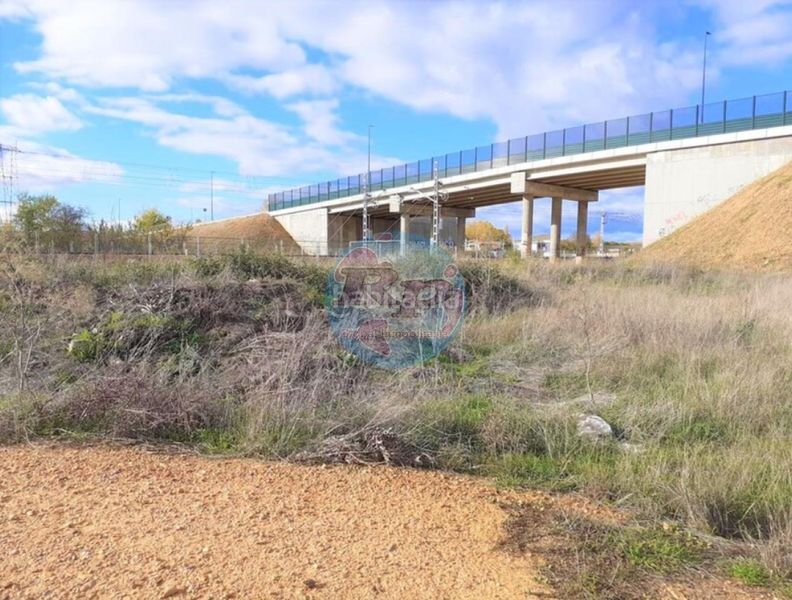 Foto b41250de-0a3b-48d3-9048-7ee5798d1555. Finca rústica a San Andrés del Rabanedo pueblo San Andrés del Rabanedo