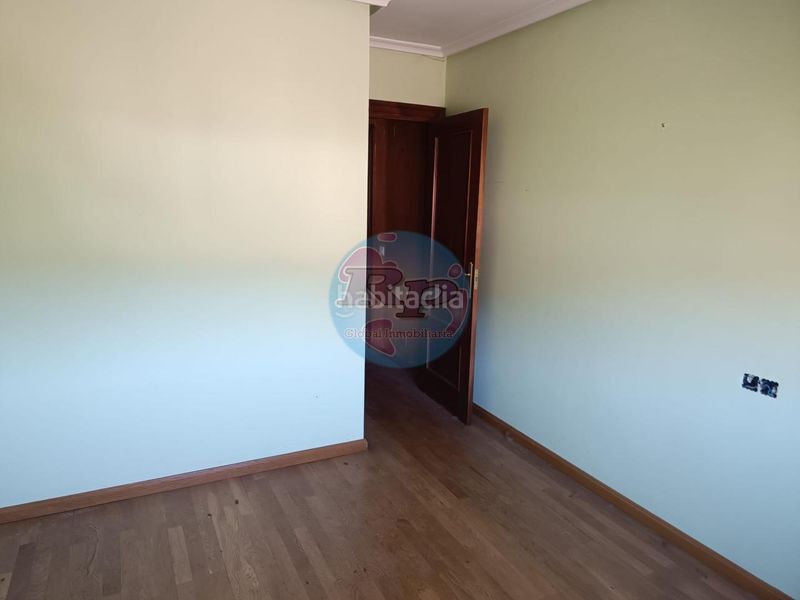 Foto c41086fc-f9ab-42e5-931a-bcb72fcd19d7. Flat in Robla (La)