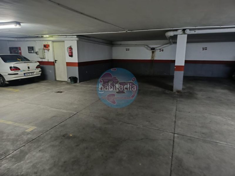 Foto ec1f2c6d-53c1-40fd-9242-810eb8c0d276. Car parking in Armunia León