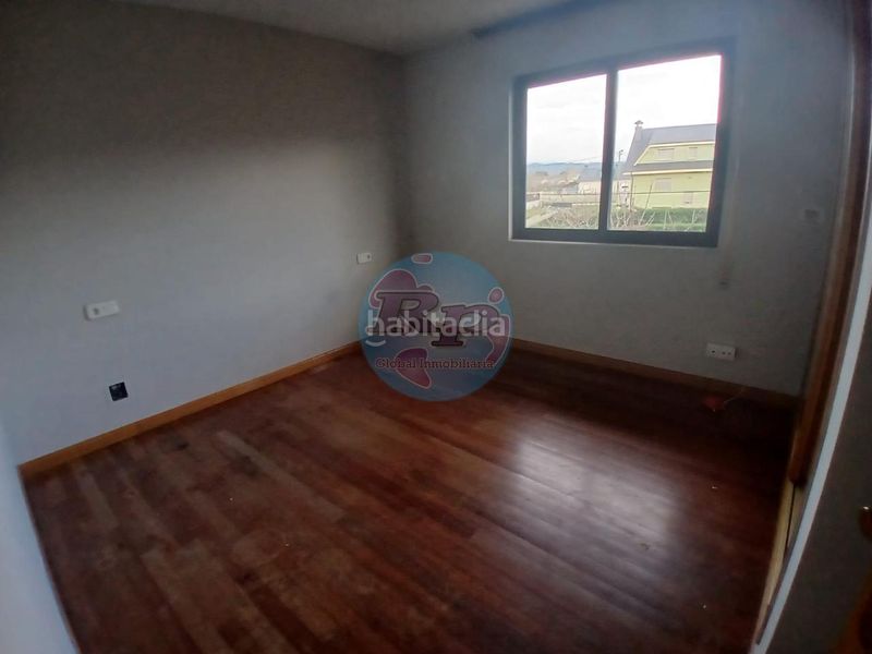 Foto 9270ba2a-3a0e-43ff-b742-327bd8e29ea5. Casa en Carracedelo