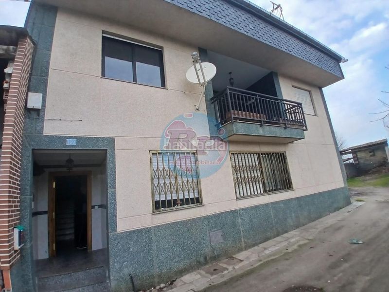 Foto d64a7f53-a1da-4c33-baa6-87a5c63cc5b8. Casa en Carracedelo