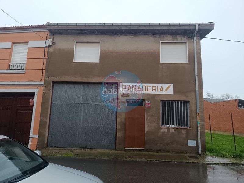 Foto bfc6dc58-e6d1-4b84-ba79-70d883a45be4. Casa amb calefacció aparcament a Bustillo del Páramo