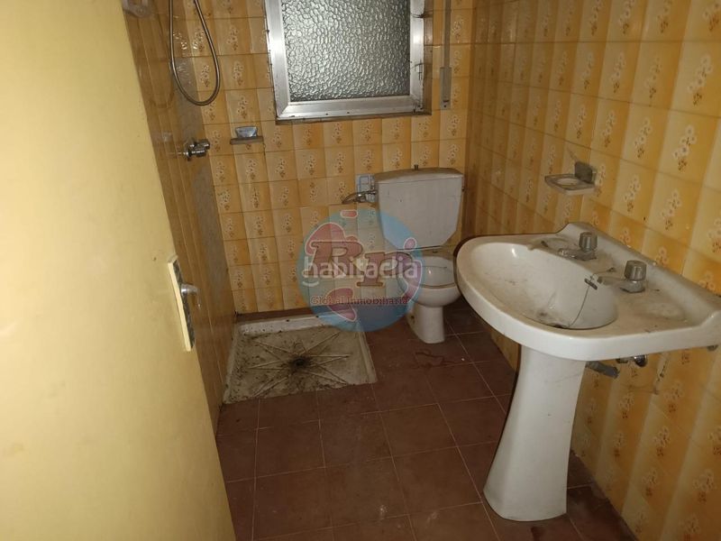 Foto c75072e9-b7ab-423c-bc64-05f3d0823b24. Casa amb calefacció aparcament a Bustillo del Páramo