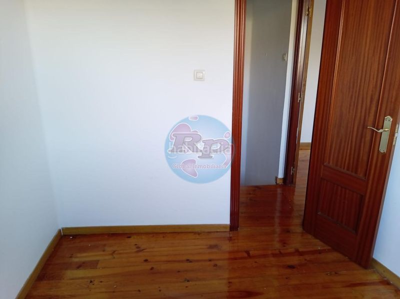 Foto b000f5b1-cbd2-4d52-af06-35c2a787ee69. Casa amb calefacció a Bembibre