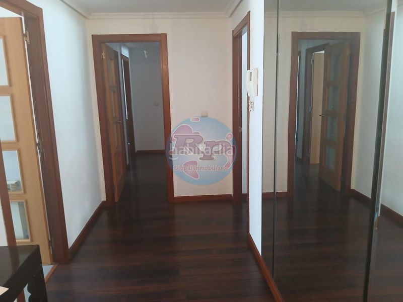 Foto f64e0b89-f3af-4025-970d-f39a459b9217. Piso en Centro Ponferrada