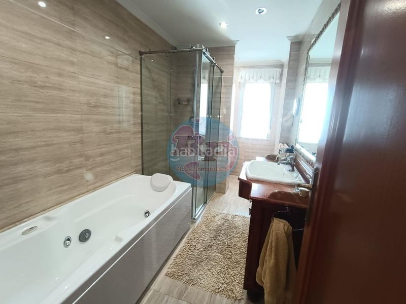 Foto 4bde5bd8-8c0b-4ba2-80c0-b2aafe7e70bd. Haus mit heizung parking in Trobajo del camino