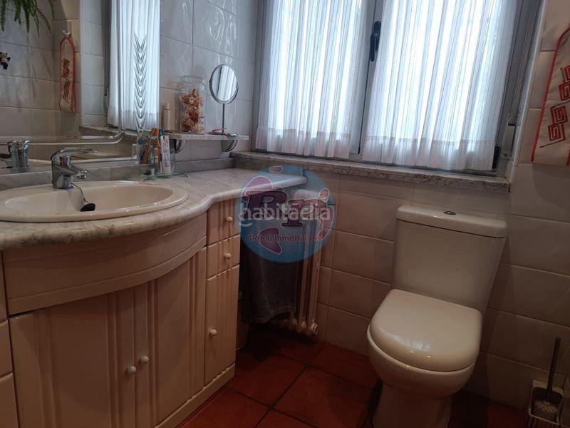 Foto a04839c6-f65f-4714-8f5e-be86c07bdac2. Haus mit heizung parking in Trobajo del camino