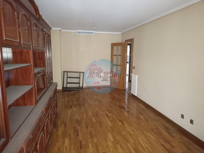 Foto 546cf2ed-a507-40f3-9841-b1d18eb48142. Appartamento con riscaldamento parcheggio in Centro Ponferrada