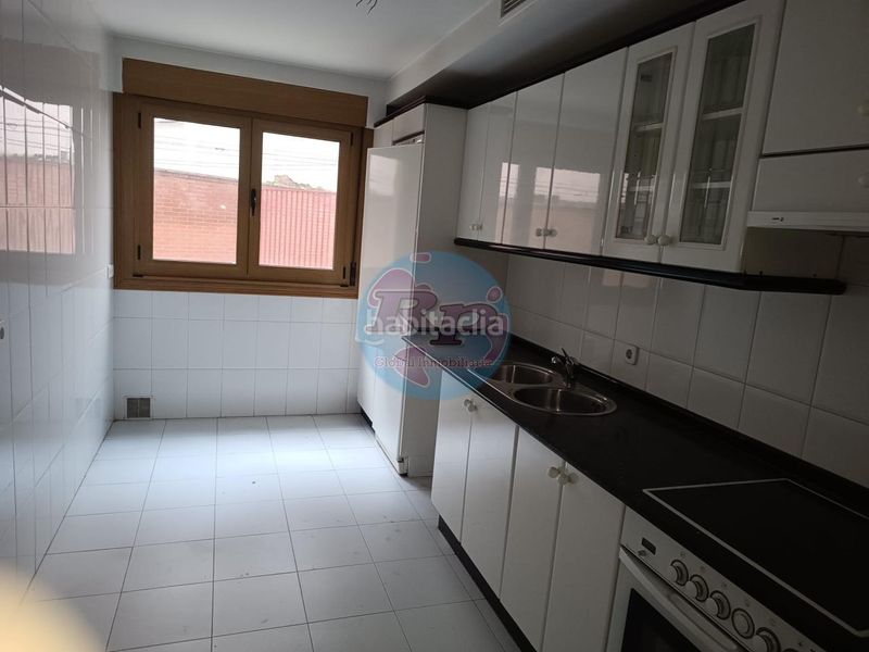 Foto 6abadc7e-10a5-40c6-9696-3cd13b42494e. Appartamento con riscaldamento parcheggio in Centro Ponferrada