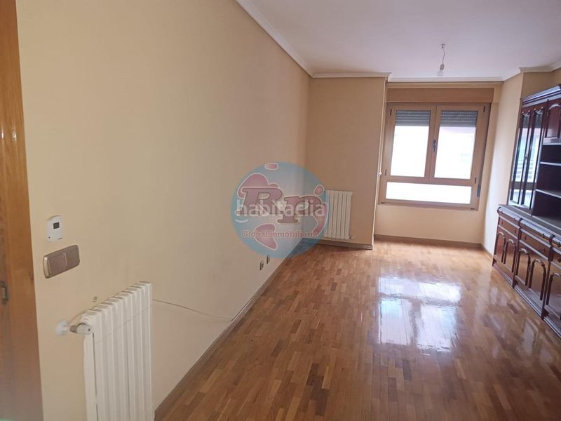 Foto c734e27f-7b41-4be7-a3d2-8c7affec652b. Appartamento con riscaldamento parcheggio in Centro Ponferrada