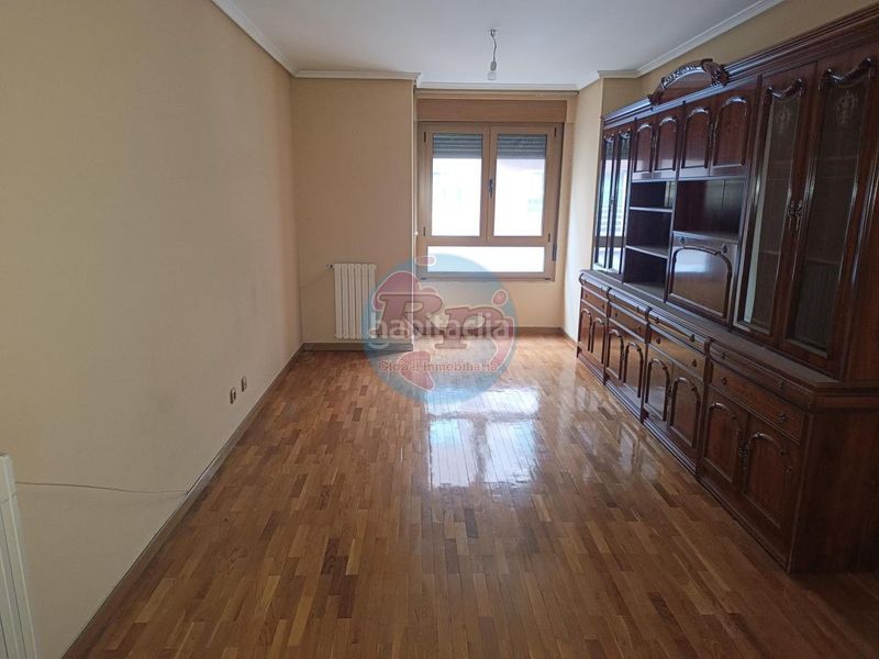 Foto d3a4a686-e56d-4b96-bf1d-1a28df22ed5c. Appartamento con riscaldamento parcheggio in Centro Ponferrada