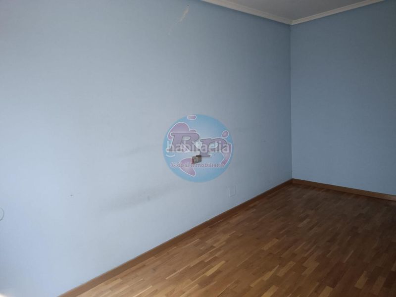 Foto e576013b-7cd0-4f6e-a44d-dae093876b66. Appartamento con riscaldamento parcheggio in Centro Ponferrada