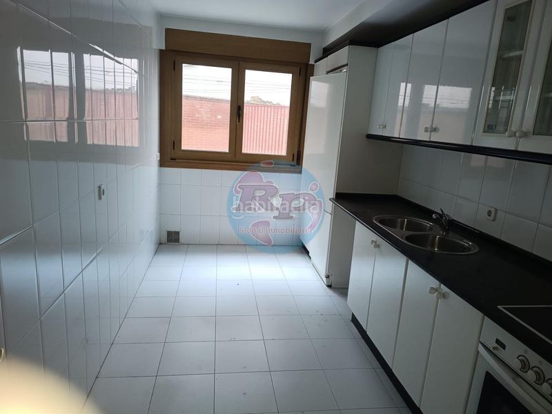 Foto e8da3714-6d58-41e8-b57d-47484ab9004f. Appartamento con riscaldamento parcheggio in Centro Ponferrada