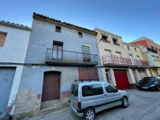 Casa  Raval. Casa en corbins con patio
