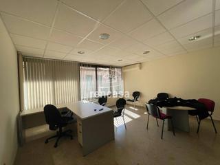 Miete Büro in Príncep de Viana-Clot-Xalets Humbert Torres. Prat de la riba