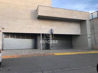 Location Parking voiture  Calle guillem de brezies. Cap pont