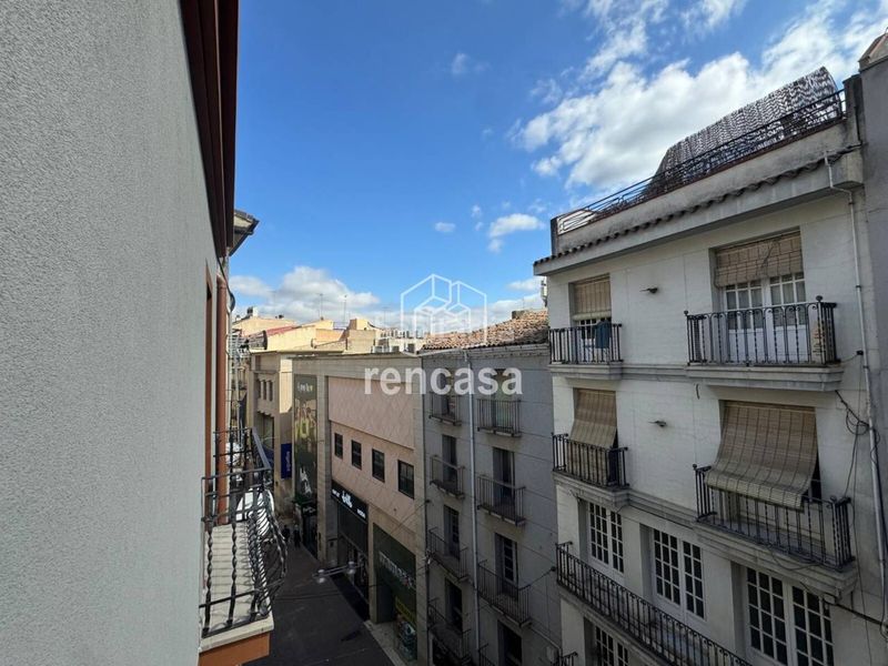 Foto 78124ad2-21f0-4e44-8f25-d952c2a03864. Piso edifici leyda obra nueva en edificio histórico rehabilitado en Lleida