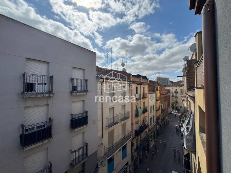 Foto 581985ee-d62f-4207-a011-4b872e5e3ad1. Piso edifici leyda obra nueva en edificio histórico rehabilitado en Lleida