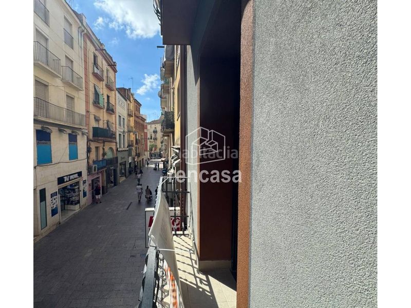 Foto 3725ee49-76eb-41bb-a9fb-67faf3aa19c2. Piso edifici leyda obra nueva en edificio histórico rehabilitado en Lleida