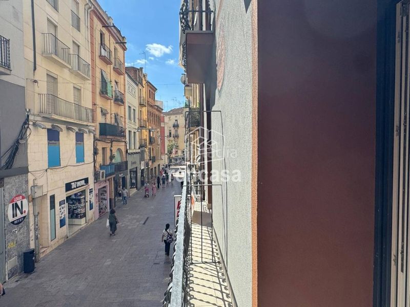 Foto 06e3b8c5-39a1-4496-a3cb-1e0c7d96092e. Piso edifici leyda obra nueva en edificio histórico rehabilitado en Lleida
