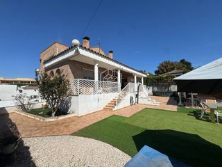 Xalet  Calle canaima. Chalet independiente alpicat