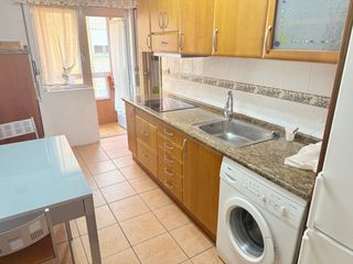 Miete Etagenwohnung  Calle antonio machado. Piso alquiler estudiantes 3 habitaciones y 2 baños